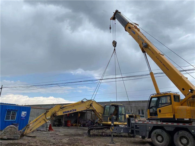 兴化市25吨吊车的工作半径是多少？